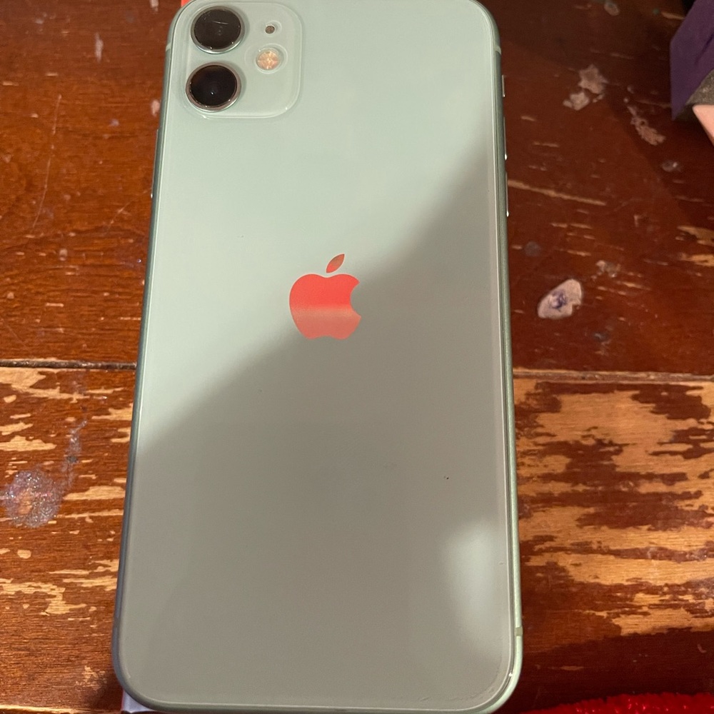 Selling iPhone 11 opened to offers